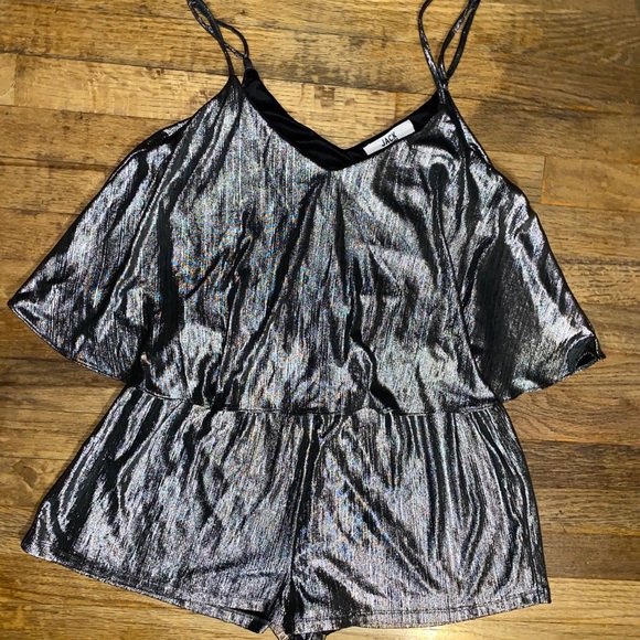 Summer Pop over gunmetal overlap romper - Picture 5 of 5